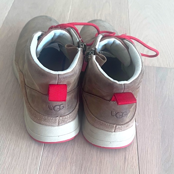 Boys UGG Canoe III Weather Sneakers size 4 in great condition! - Picture 4 of 4